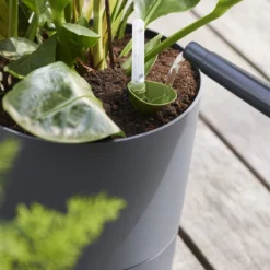 Bloempot Elho Greensense Aqua Care Rond - D43 X H34cm - Houtskoolgrijs 11 Bloempot Elho Greensense Aqua Care Rond - D43 X H34cm - Houtskoolgrijs -Bloeiplek Verkoopwinkel bloempot elho greensense aqua care rond d43 x h34cm houtskoolgrijs bloempot 6 1