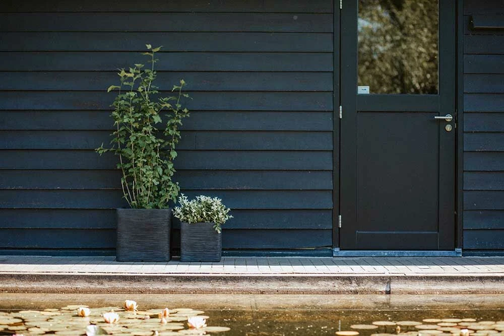 Capi Plantenbak Vierkant Nature Rib NL - L40 X B40 X H40cm - Zwart 2 Capi Plantenbak Vierkant Nature Rib NL - L40 X B40 X H40cm - Zwart - Afbeelding 2