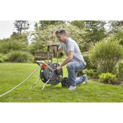 Slangenwagen AquaRoll Easy Set - L - 50m - Gardena 8 Slangenwagen AquaRoll Easy Set - L - 50m - Gardena -Bloeiplek Verkoopwinkel slangenwagen aquaroll easy set l 50m gardena 3 7