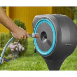 Tuinslangbox RollUp - M - 20m - Blauw - Gardena -Bloeiplek Verkoopwinkel tuinslangbox rollup m 20m blauw gardena 6 7