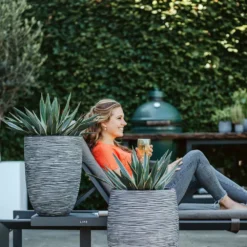 Capi Bloempot Nature Elegant Rib NL - D34 X H46cm - Antraciet 5 Capi Bloempot Nature Elegant Rib NL - D34 X H46cm - Antraciet -Bloeiplek Verkoopwinkel vaas elegant laag rib nl 36x47 antraciet bloempot 7 8