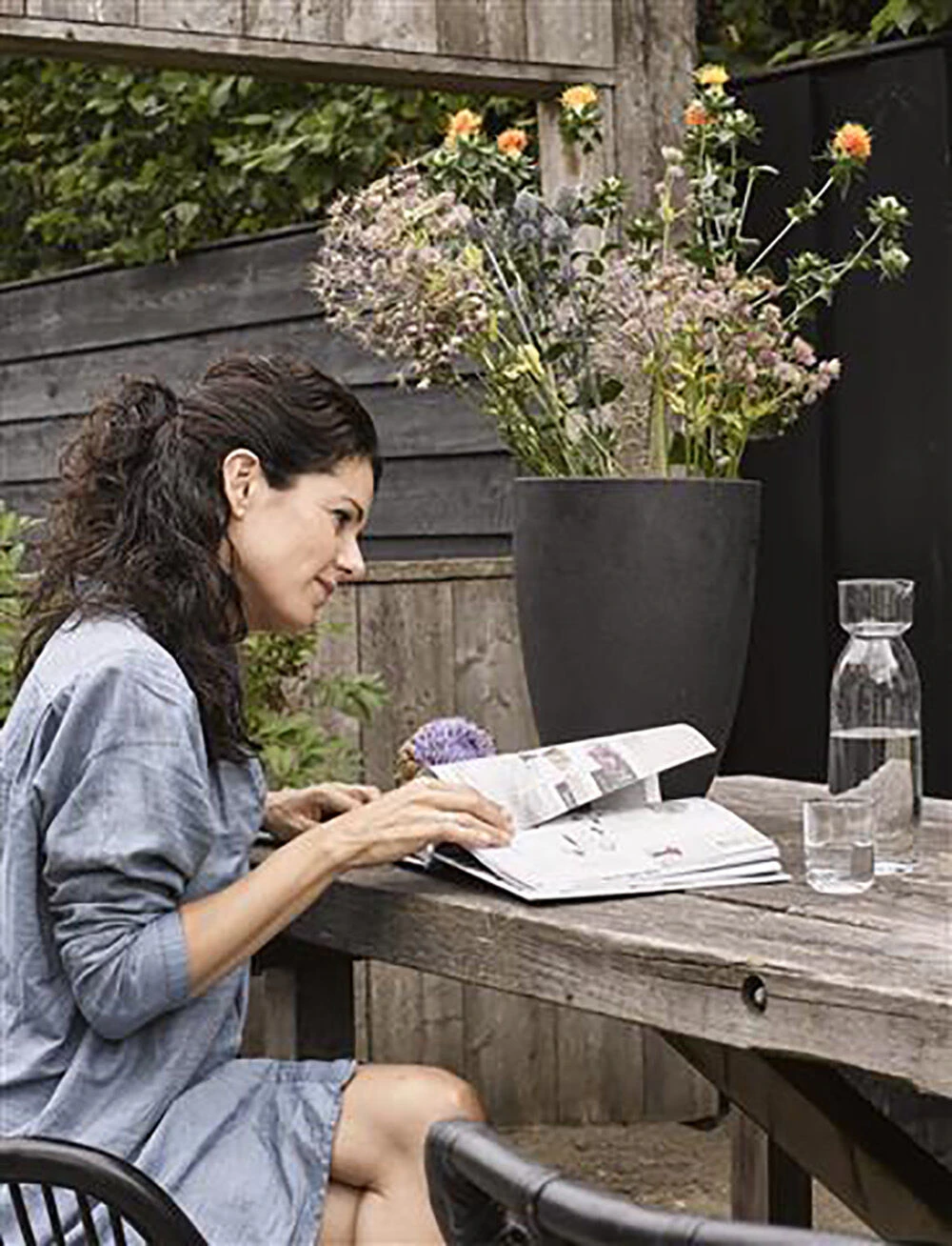 Capi Bloempot Urban Elegant Smooth NL - D26 X H36cm - Zwart 2 Capi Bloempot Urban Elegant Smooth NL - D26 X H36cm - Zwart - Afbeelding 2